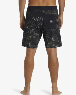 Pupukea Camo - Boardshorts de desempenho Airlite 19” para Homem